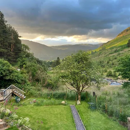Helvellyn - The Hut - Twin Or Double *